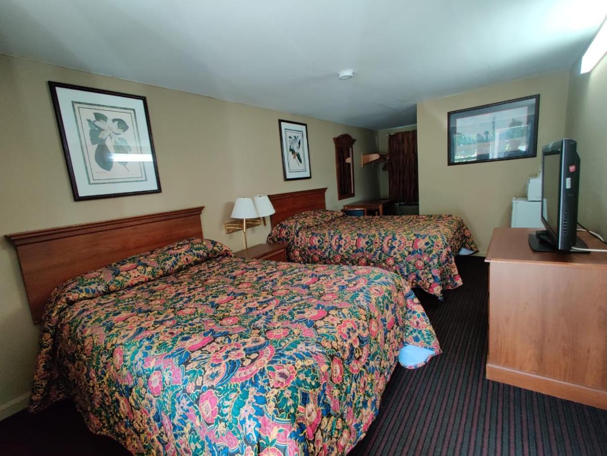 Pennswoods Inn Manheim Bagian luar foto