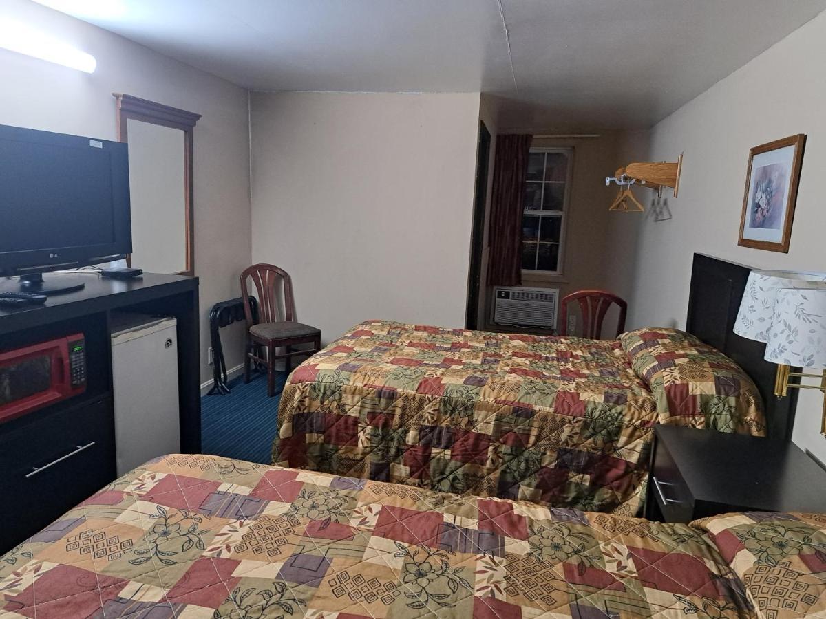 Pennswoods Inn Manheim Bagian luar foto