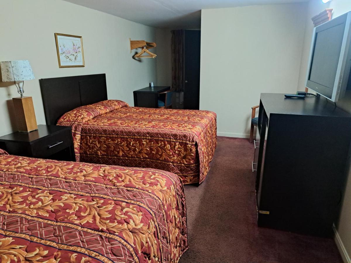Pennswoods Inn Manheim Bagian luar foto