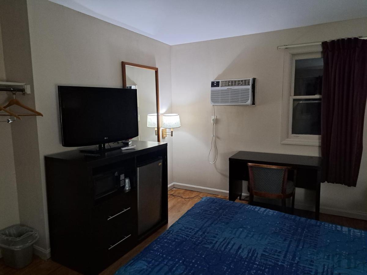 Pennswoods Inn Manheim Bagian luar foto