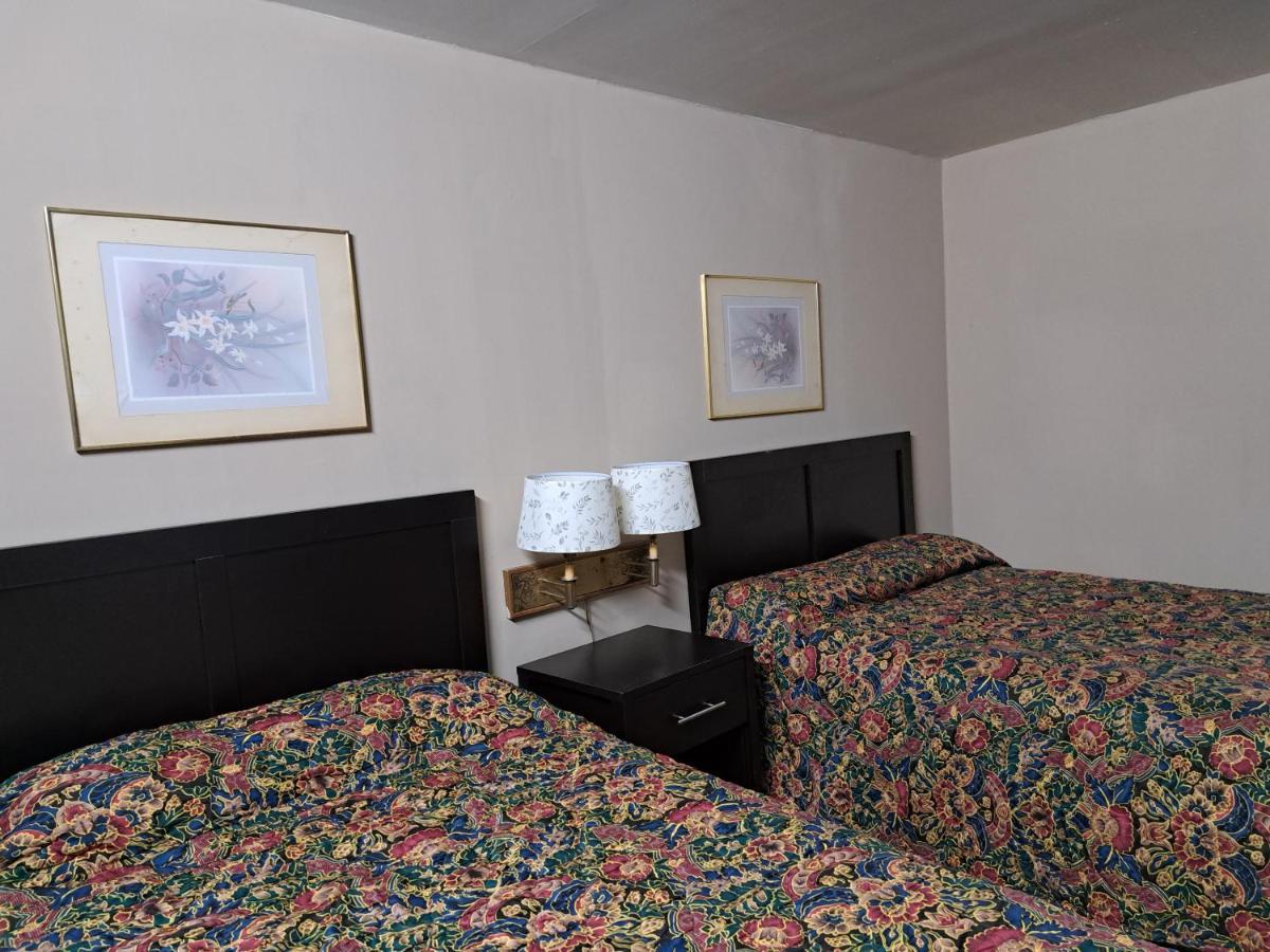 Pennswoods Inn Manheim Bagian luar foto