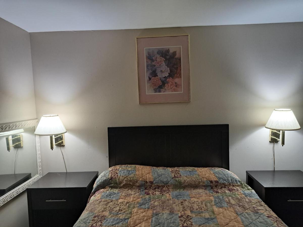 Pennswoods Inn Manheim Bagian luar foto