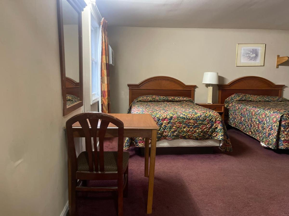 Pennswoods Inn Manheim Bagian luar foto