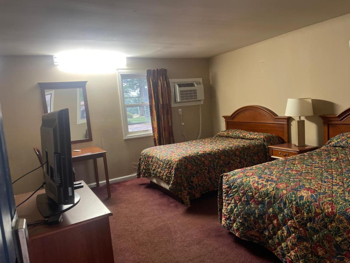 Pennswoods Inn Manheim Bagian luar foto