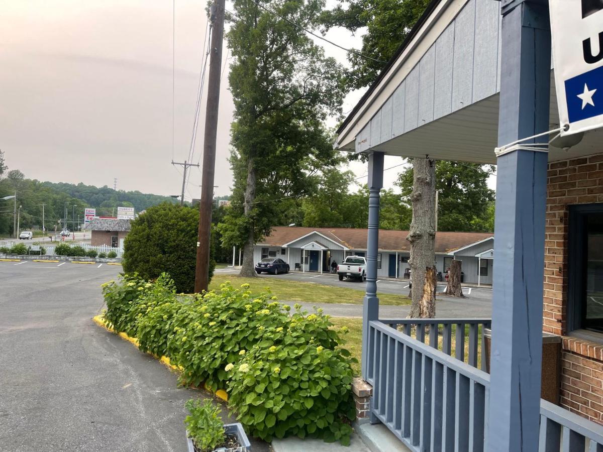 Pennswoods Inn Manheim Bagian luar foto