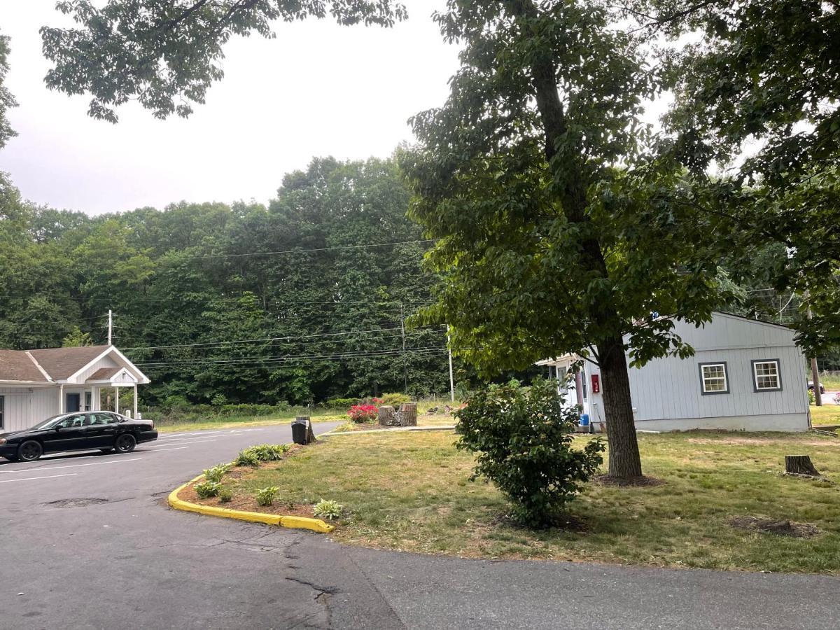 Pennswoods Inn Manheim Bagian luar foto