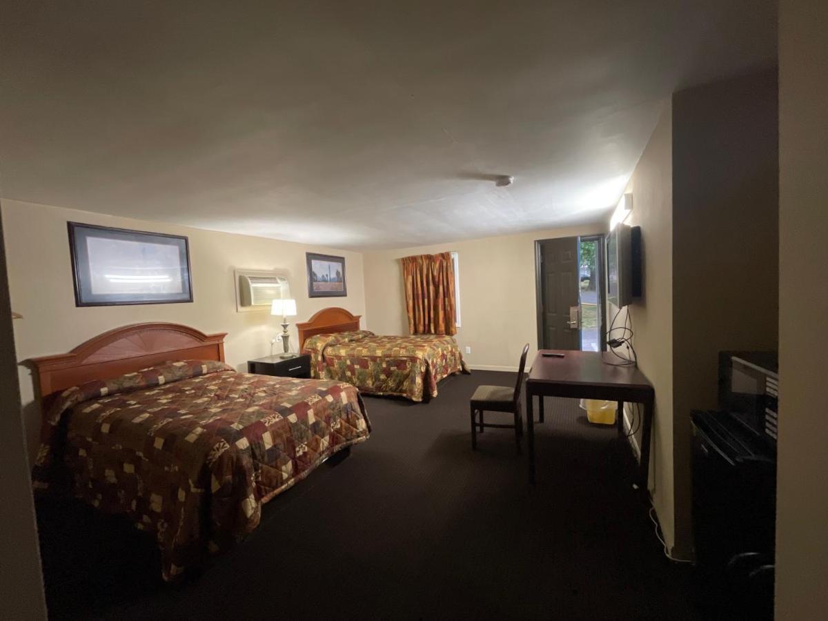 Pennswoods Inn Manheim Bagian luar foto