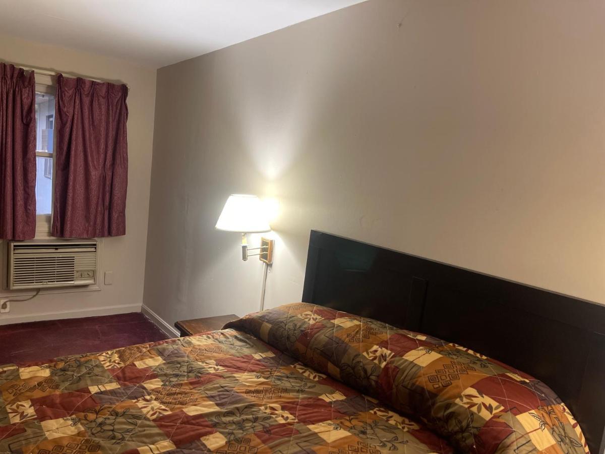 Pennswoods Inn Manheim Bagian luar foto