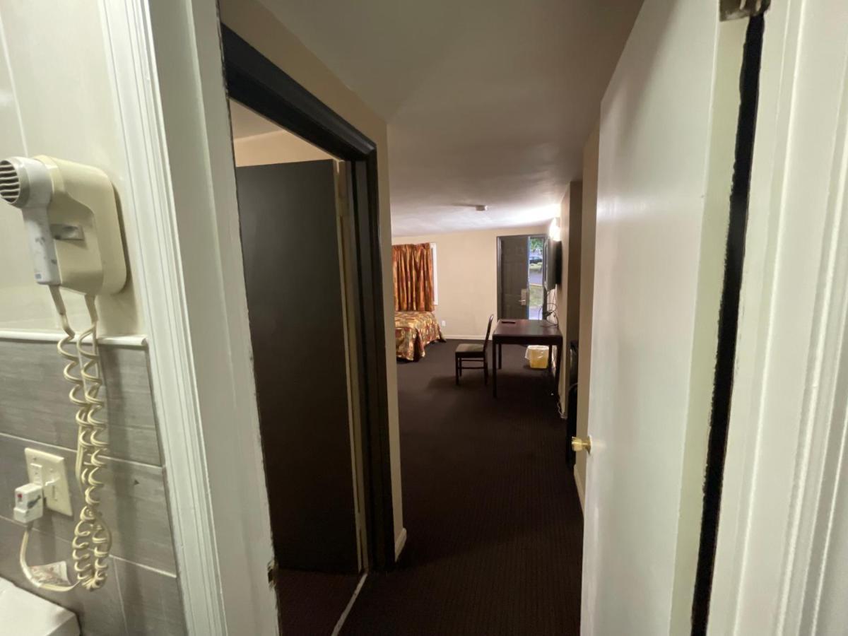 Pennswoods Inn Manheim Bagian luar foto