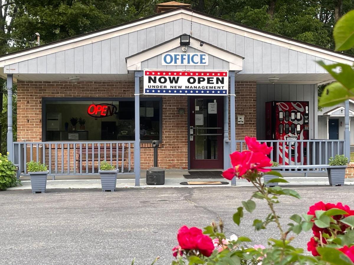 Pennswoods Inn Manheim Bagian luar foto