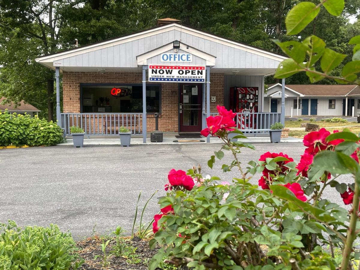 Pennswoods Inn Manheim Bagian luar foto