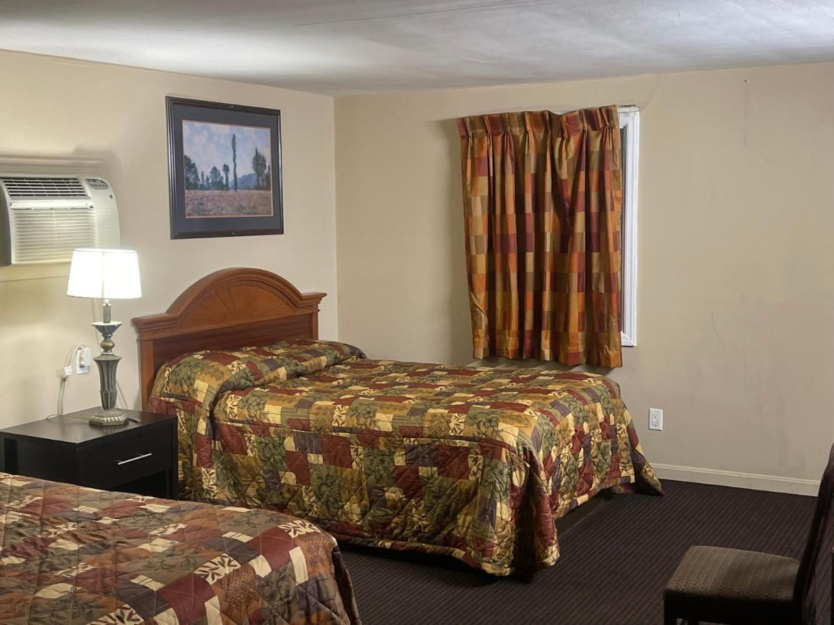Pennswoods Inn Manheim Bagian luar foto