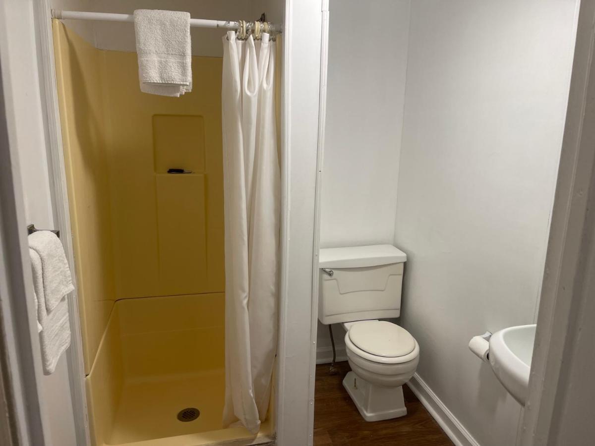 Pennswoods Inn Manheim Bagian luar foto