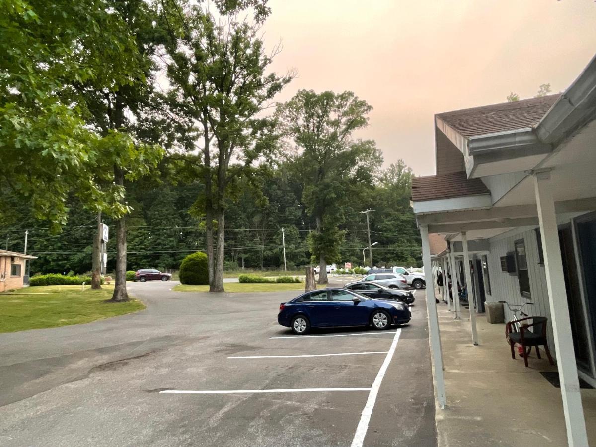 Pennswoods Inn Manheim Bagian luar foto