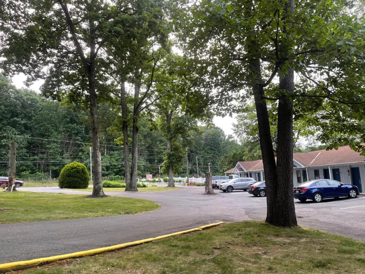 Pennswoods Inn Manheim Bagian luar foto