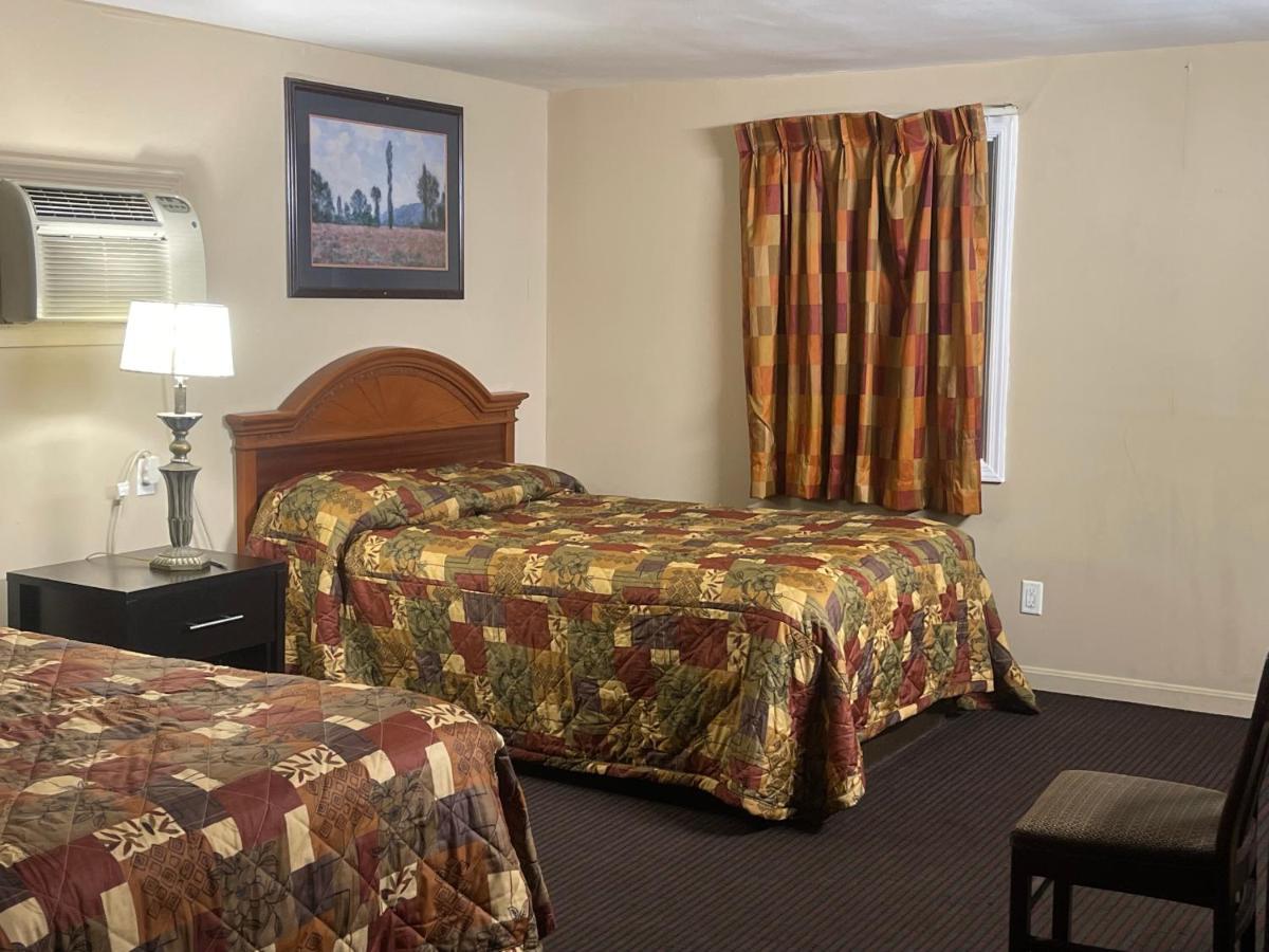 Pennswoods Inn Manheim Bagian luar foto