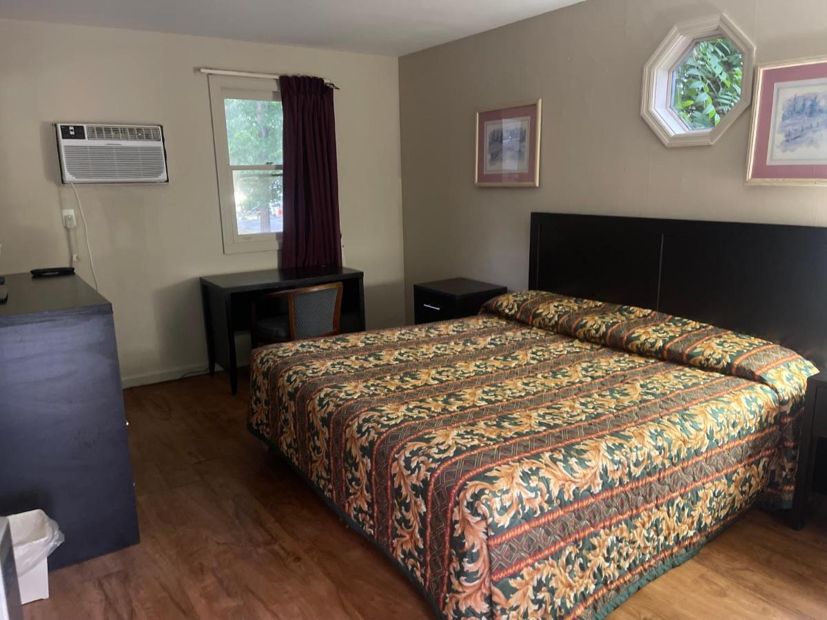 Pennswoods Inn Manheim Bagian luar foto