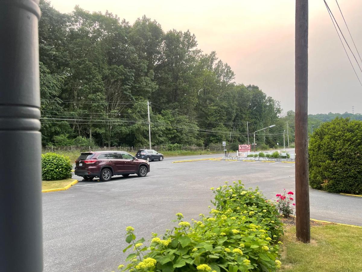 Pennswoods Inn Manheim Bagian luar foto