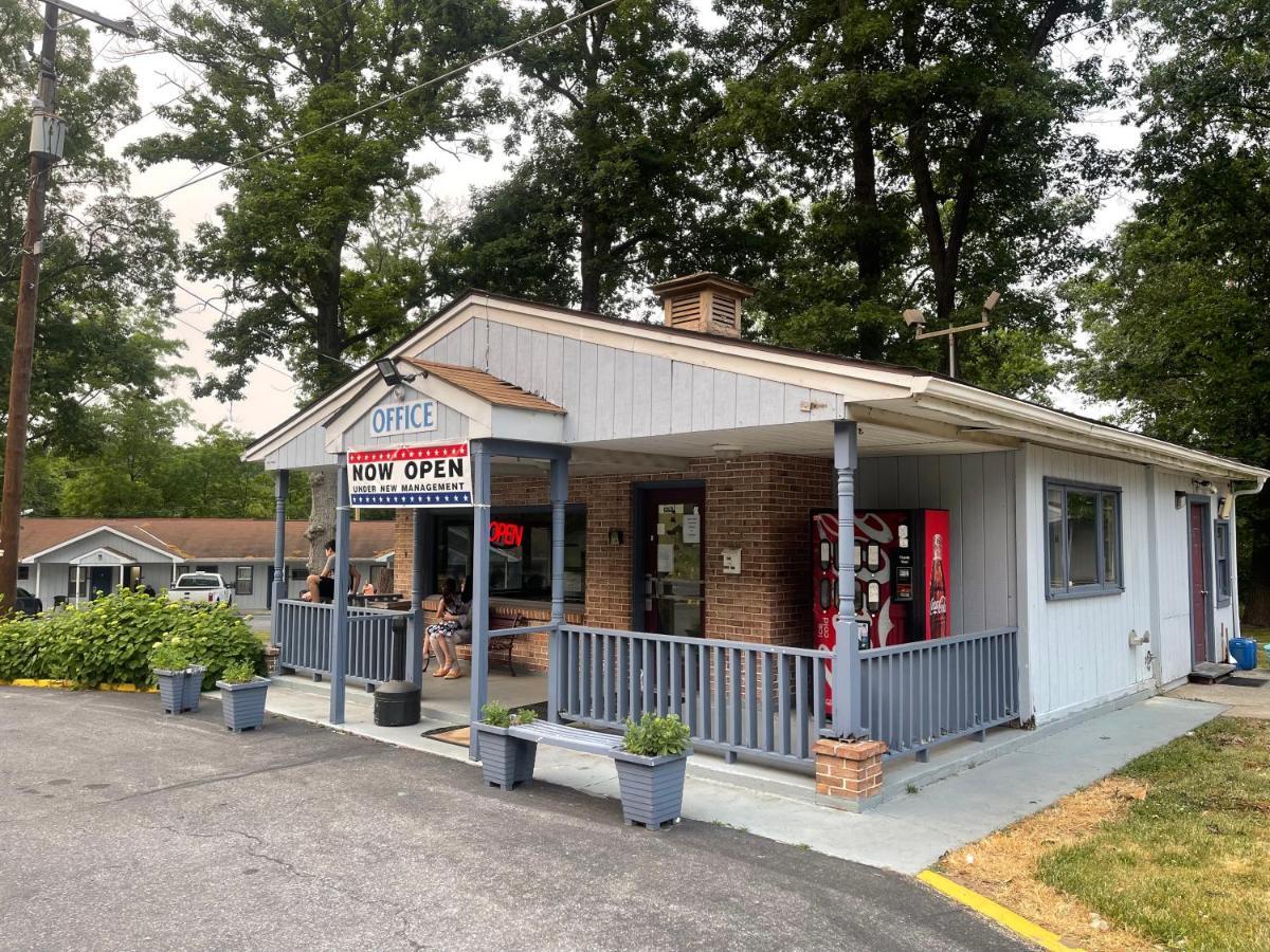 Pennswoods Inn Manheim Bagian luar foto