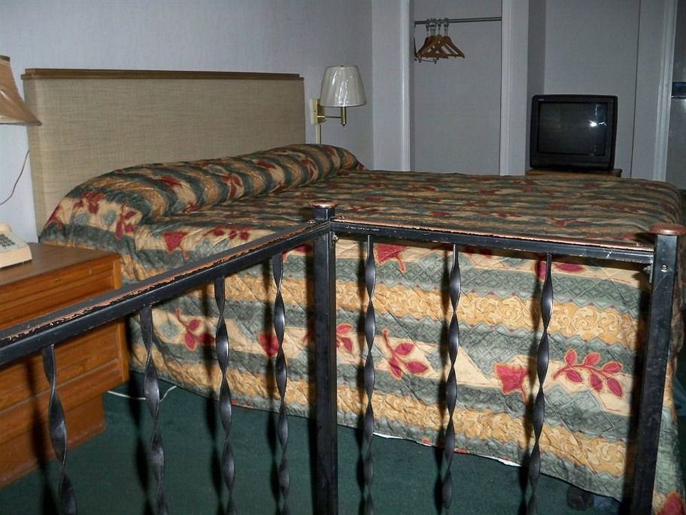 Pennswoods Inn Manheim Bagian luar foto