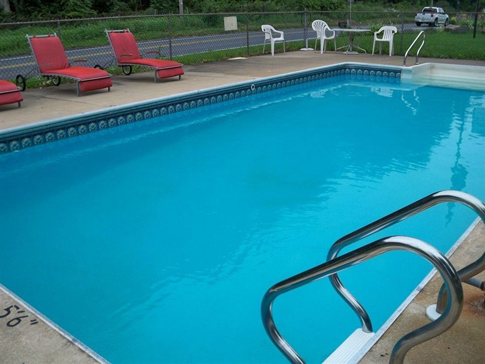 Pennswoods Inn Manheim Bagian luar foto
