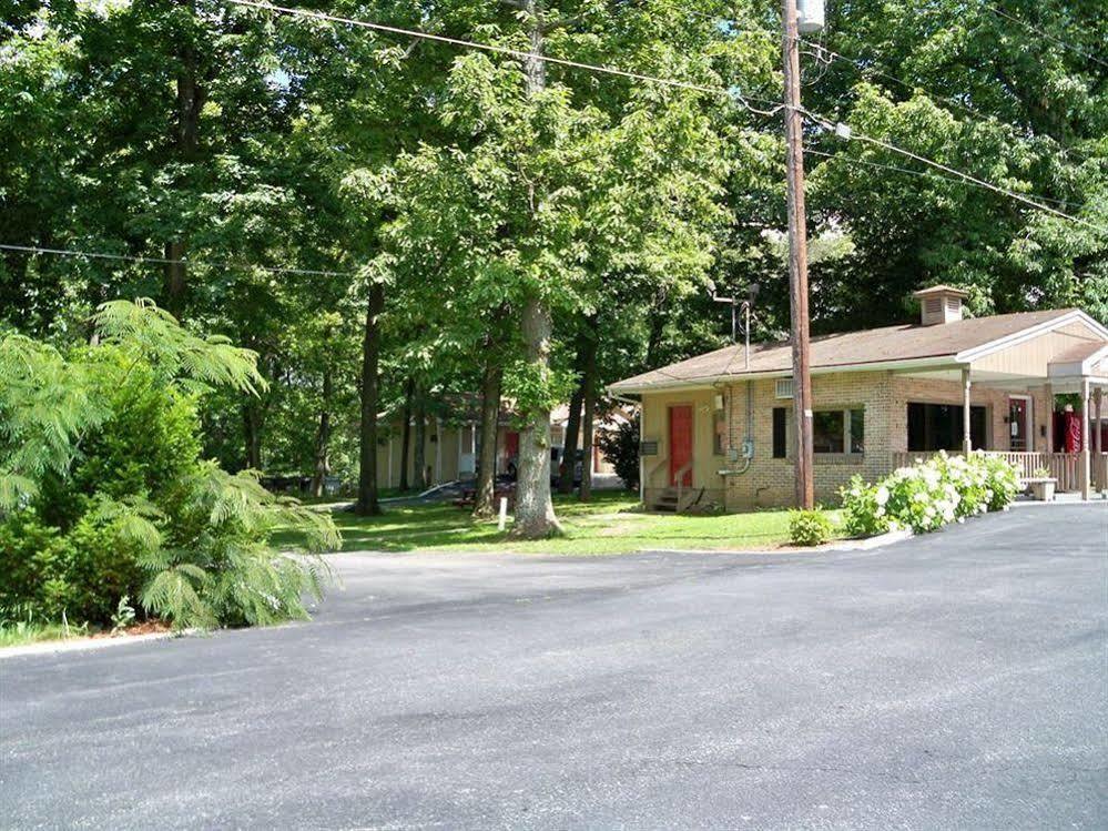Pennswoods Inn Manheim Bagian luar foto